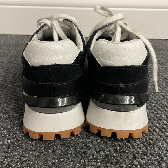 Steve Madden Black & White Chaserr Sneaker Womens size 6 Comfy Fashion - Picture 3 of 5